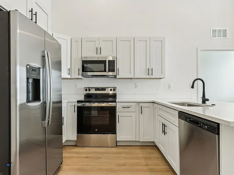The Milk Stacks: Boutique Luxury Living in Downtown Orlando's Milk District — Photo 25