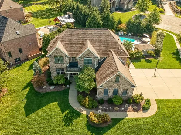 200 Emerson Pines Dr, Cranberry Township, PA 16066