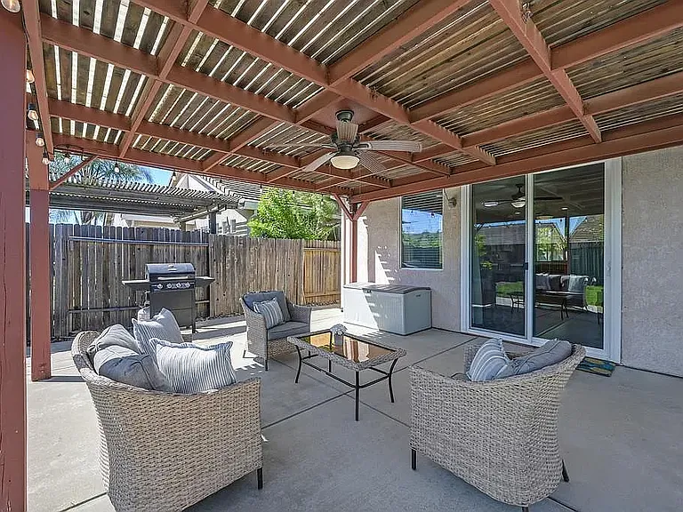 9226 Lucchesi Dr — Photo 15