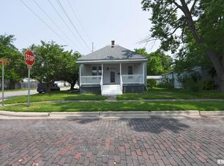 931 W Vandeveer St, Taylorville, IL 62568