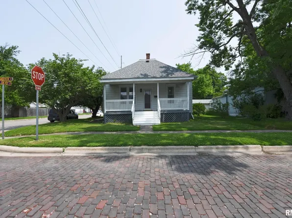 931 W Vandeveer St, Taylorville, IL 62568