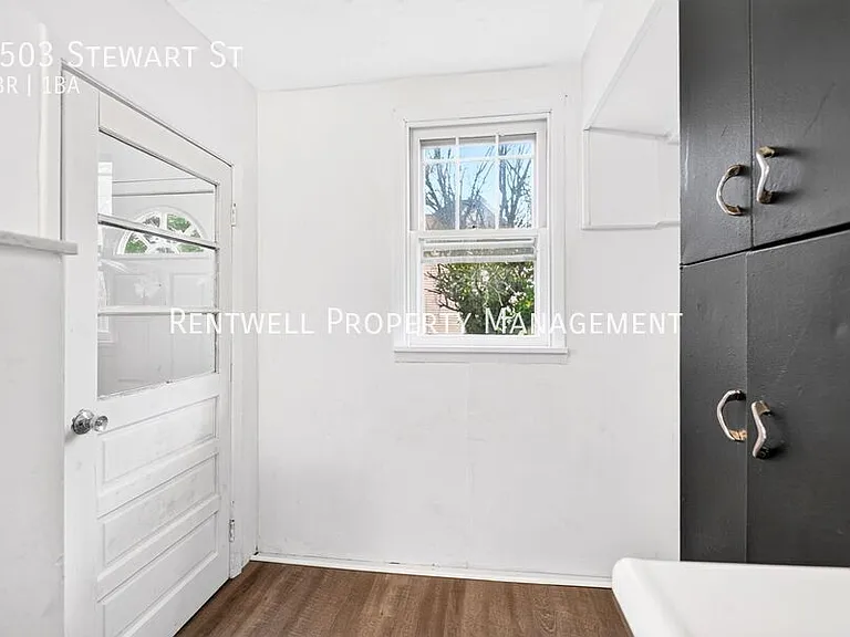 2503 Stewart St — Photo 5