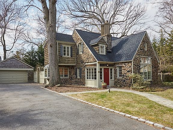 3rd image of 5 Woodland Cres
