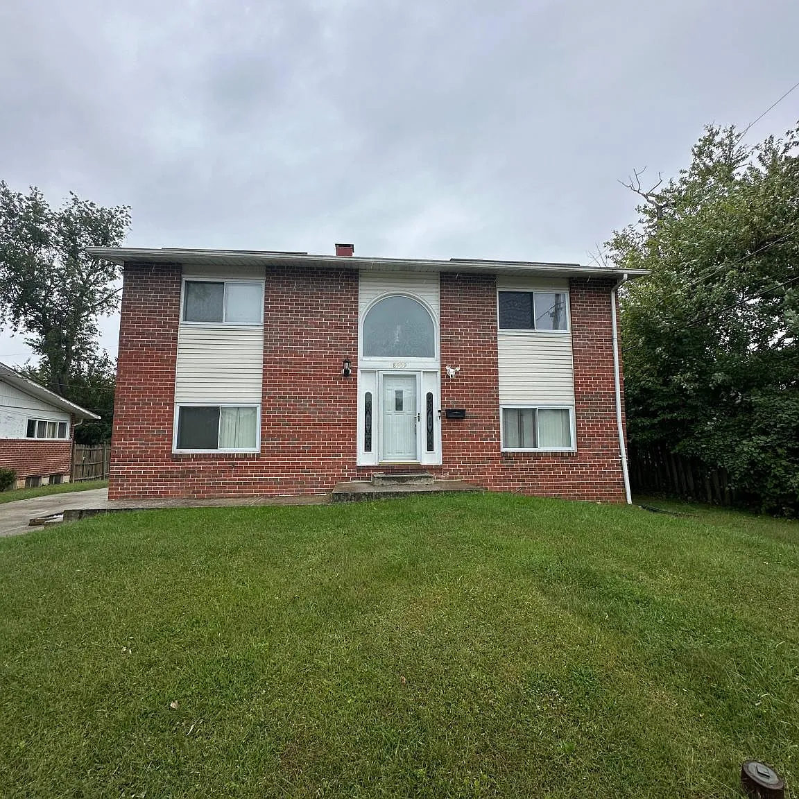 5 bed, 3.5 bath, 1944 sqft, $2,899 — Photo 2