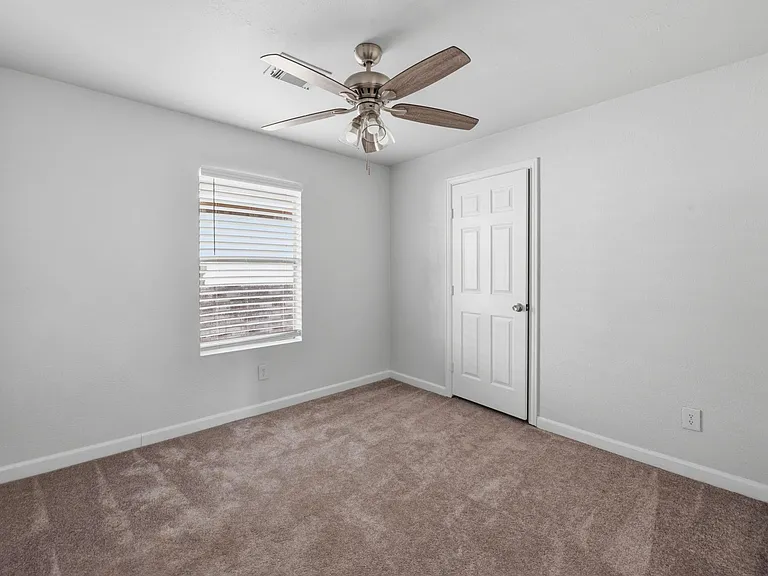 11710 Fossil Rock Ln — Photo 21