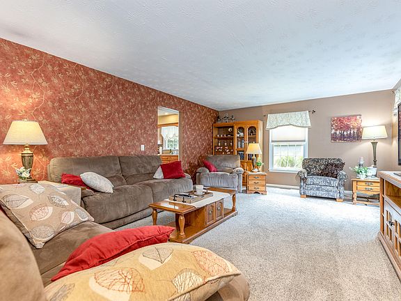 4th image of 1520 Brookfield Ln