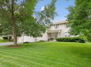 9036 Sunnyvale Dr, Chanhassen, MN 55317