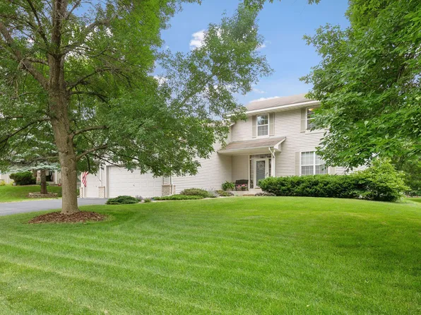 9036 Sunnyvale Dr, Chanhassen, MN 55317