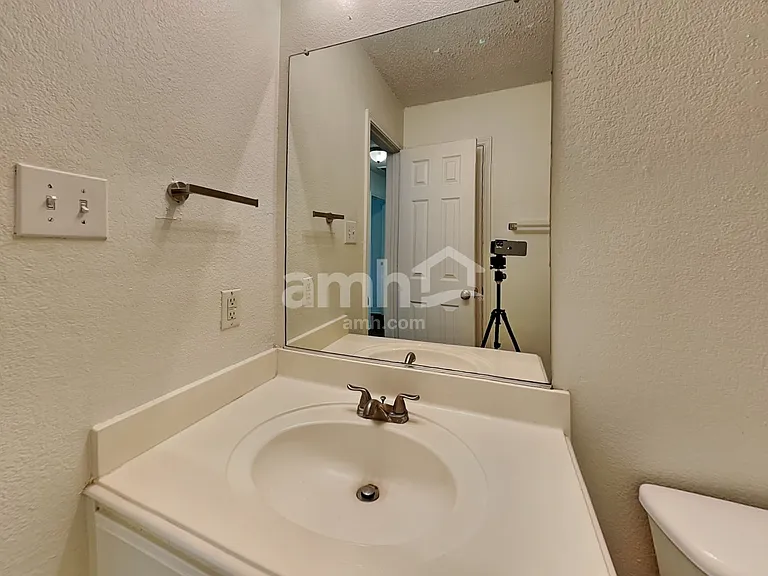 300 Trailwood Dr — Photo 15