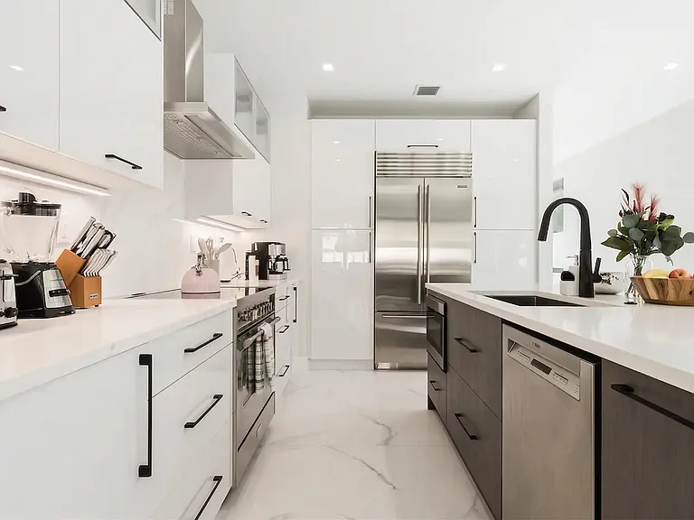 121 SE 12th Ave — Photo 8