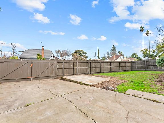 2nd image of 1937 Rockbridge Rd