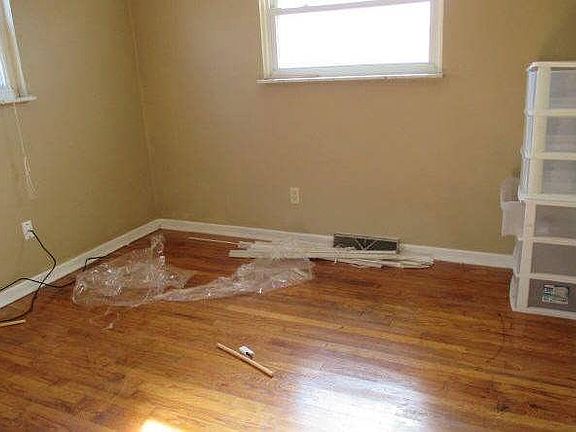 5th image of 2408 Roosevelt Ave