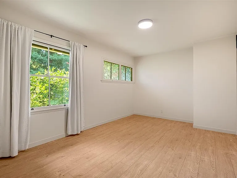 747 Northampton Dr — Photo 20