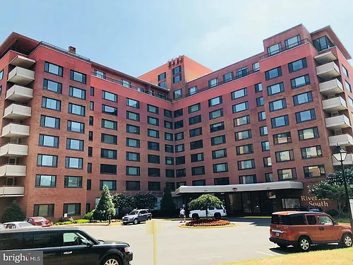 1021 Arlington Blvd #601 Photo 1