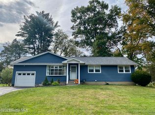 27 Bellaire Dr, Glenville, NY 12302