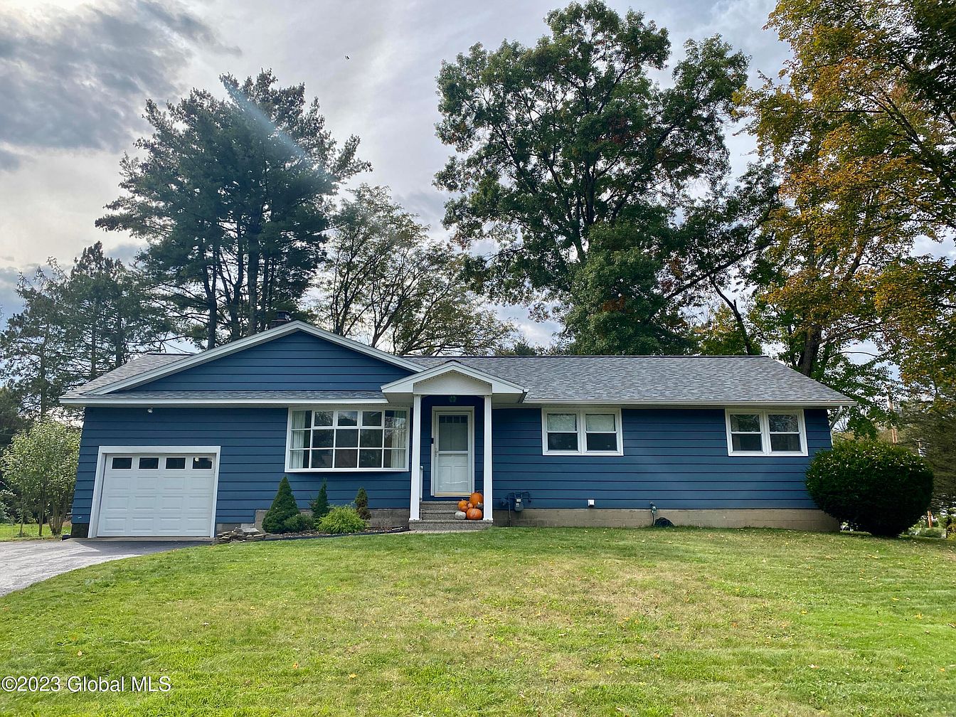 1st image of 27 Bellaire Drive Drive
