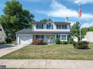 9 Nettletree Ln, Levittown, PA 19054