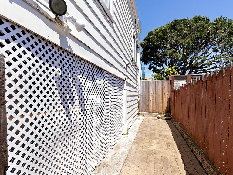 467 Banks St — Photo 48