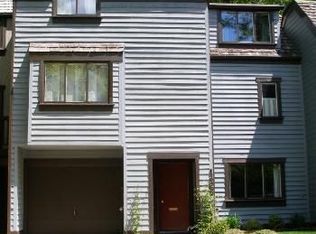 1623 Park Overlook Dr, Reston, VA 20190