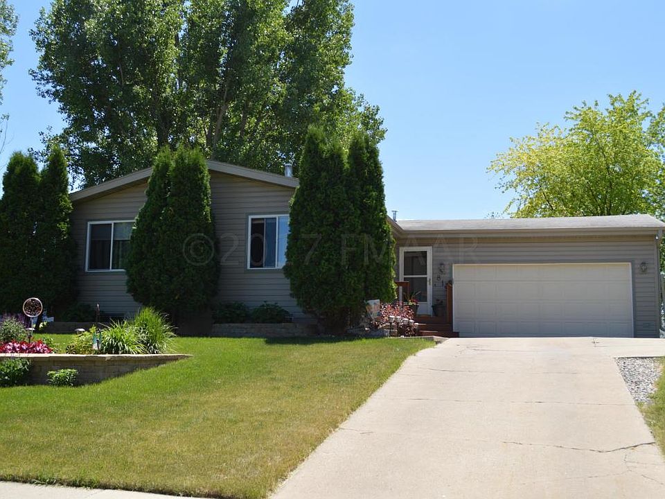 1st image of 819 11th Ave W