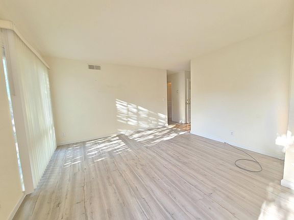 5th image of 917 Henderson Ave #B