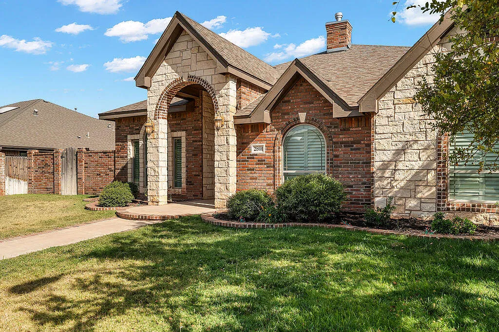 4 bed, 3.0 bath, 2778 sqft, $4,000 — Photo 1