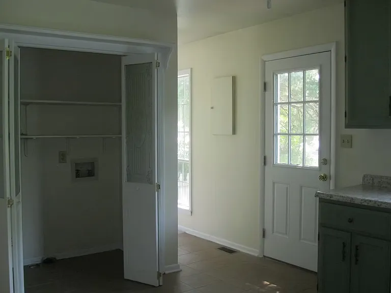 714 Capitol Landing Rd — Photo 6