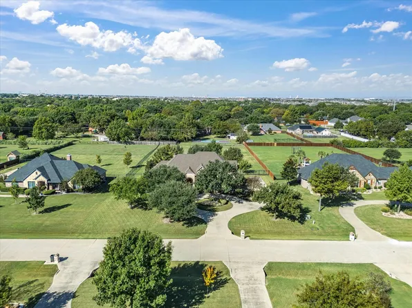 305 Spring Grove Dr, Waxahachie, TX 75165