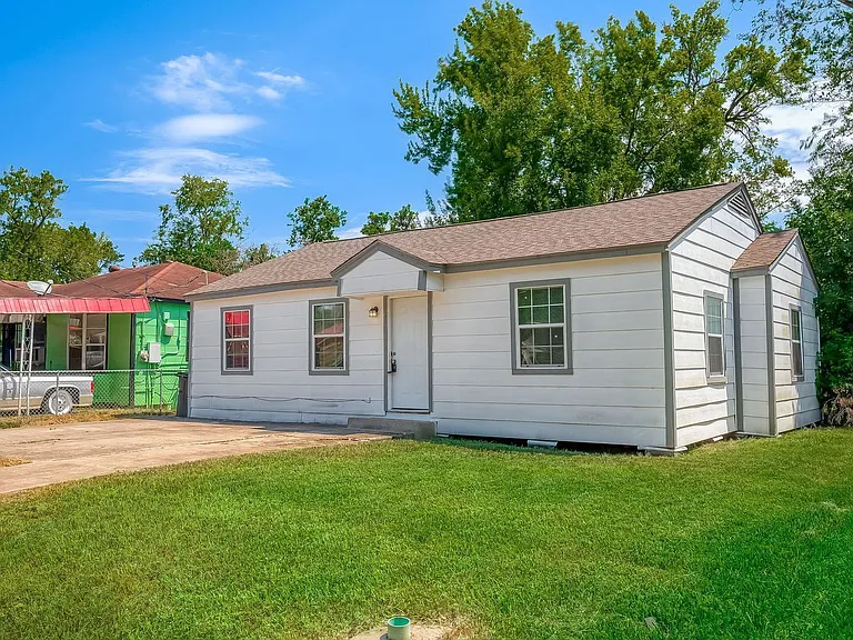 6823 Goforth St — Photo 3