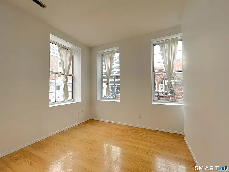 196 Crown St #210 — Photo 9