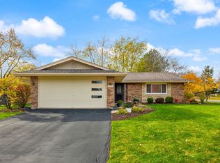 206 S Walnut Ln, Schaumburg, IL 60193