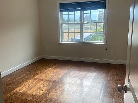 3rd image of 118 Janvrin Ave #2
