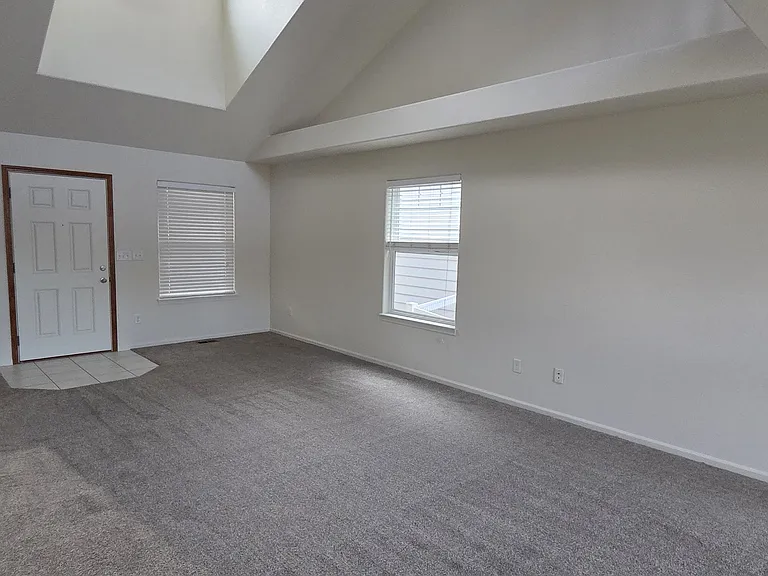 2232 Marshfield Ln — Photo 5