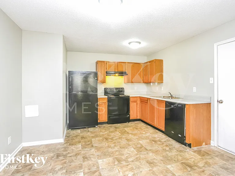 10605 Glenayr Dr — Photo 5