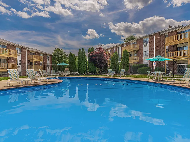 Parkview Apartments — Photo 1