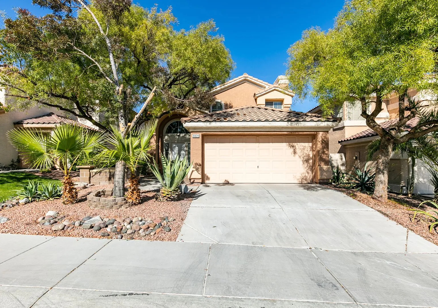 Beautiful 3-Bedroom Home in Peccole Ranch with Upgraded Finishes & Spacious Backyard — Photo 1