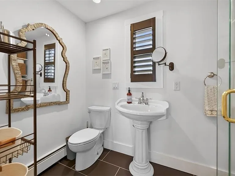 494 Thames St — Photo 25