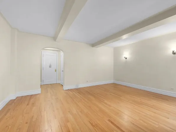 95 Christopher Street image 4 of 6