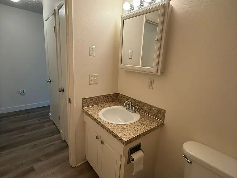 LAURELWOOD ESTATES — Photo 19