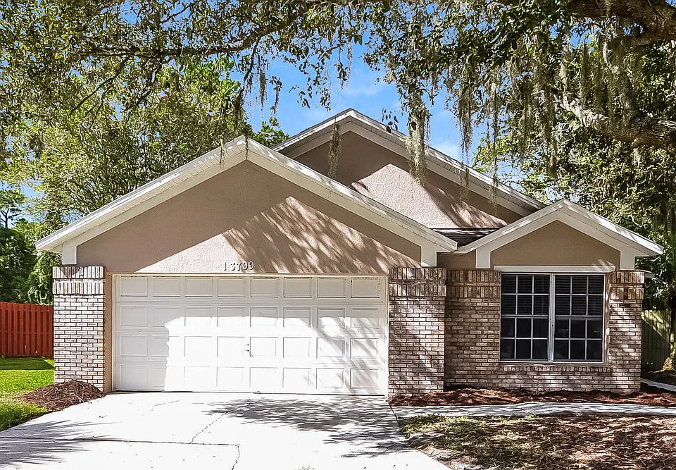 13709 Valleybrooke Ln