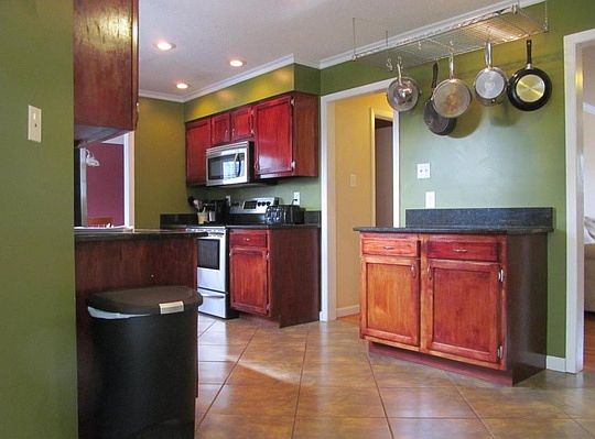3rd image of 1201 Buxton Dr