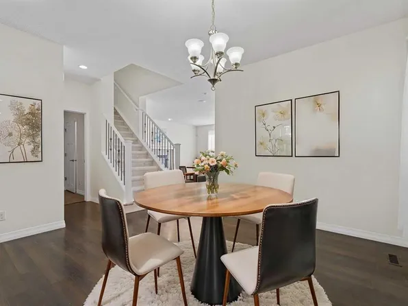 386 N Mahogany Ter SE, Calgary, AB T3M 0X4