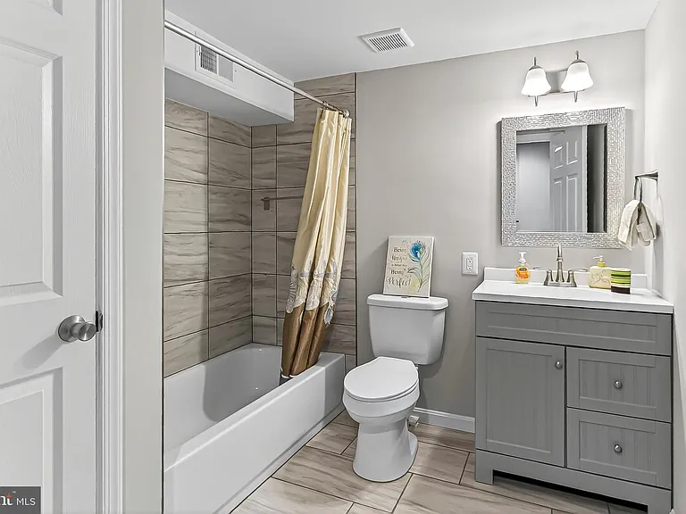 1300 Pinstripe Ct — Photo 23