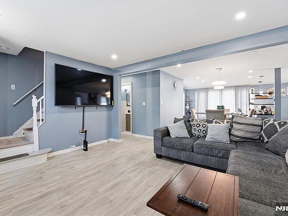 2nd image of 30 Decker Rd