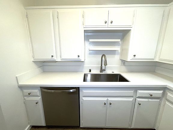 5th image of 3615 Keystone Ave APT 7
