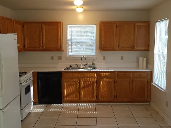 5th image of 279 Village Dr