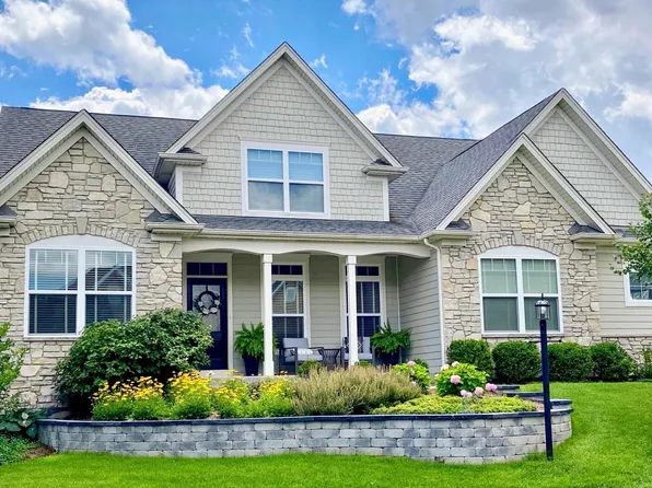 2061 Windham Cir, Wheaton, IL 60187