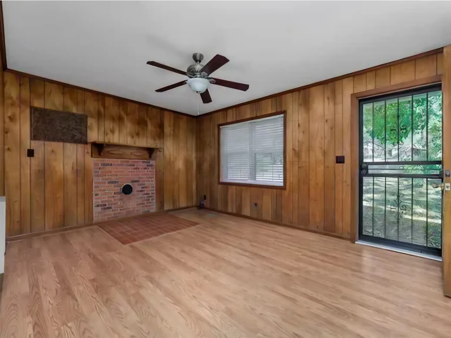 3 bed, 1025 sqft, $1,300 — Photo 3