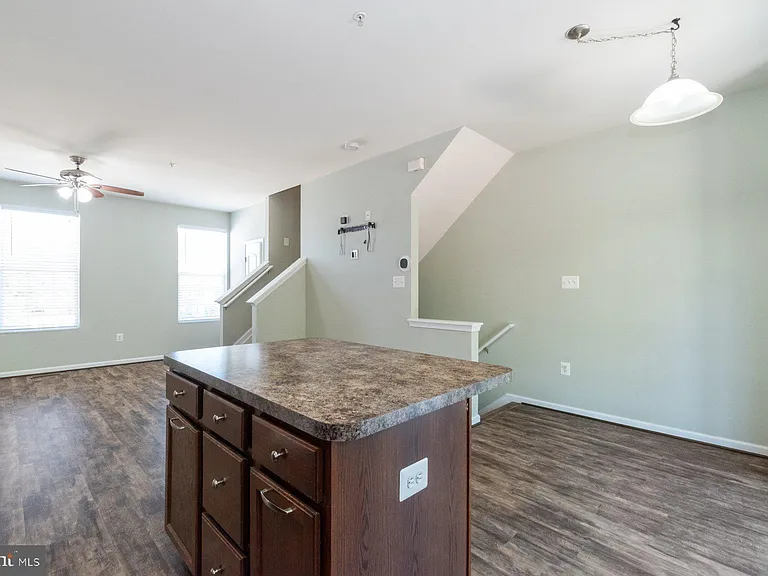 6810 Warfield St — Photo 6
