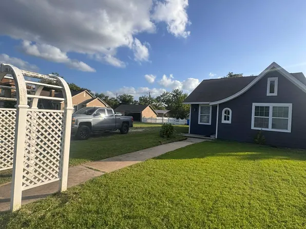 809 Howard St, Taylor, TX 76574